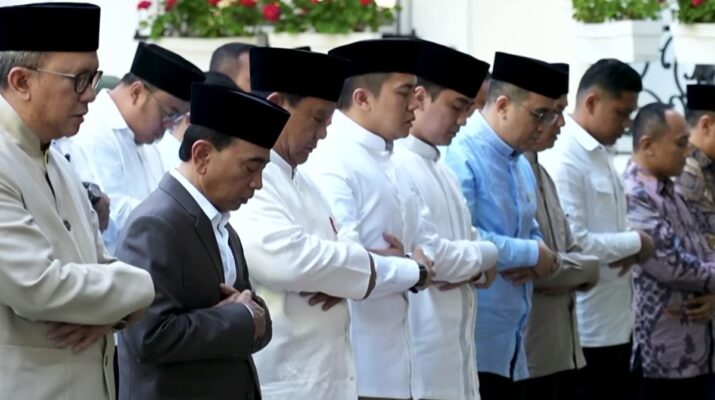 Prabowo Subianto Salat Idul Adha di Paris Didampingi Didit Hediprasetyo dan Teddy Indra Wijaya