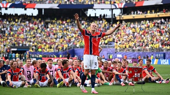 Haaland Rayakan Kemenangan Norwegia dengan Viking Row Usai Singkirkan Brasil